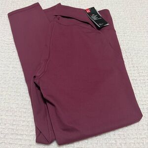 Under Armour women’s HeatGear Reflect high rise crop leggings. XL.